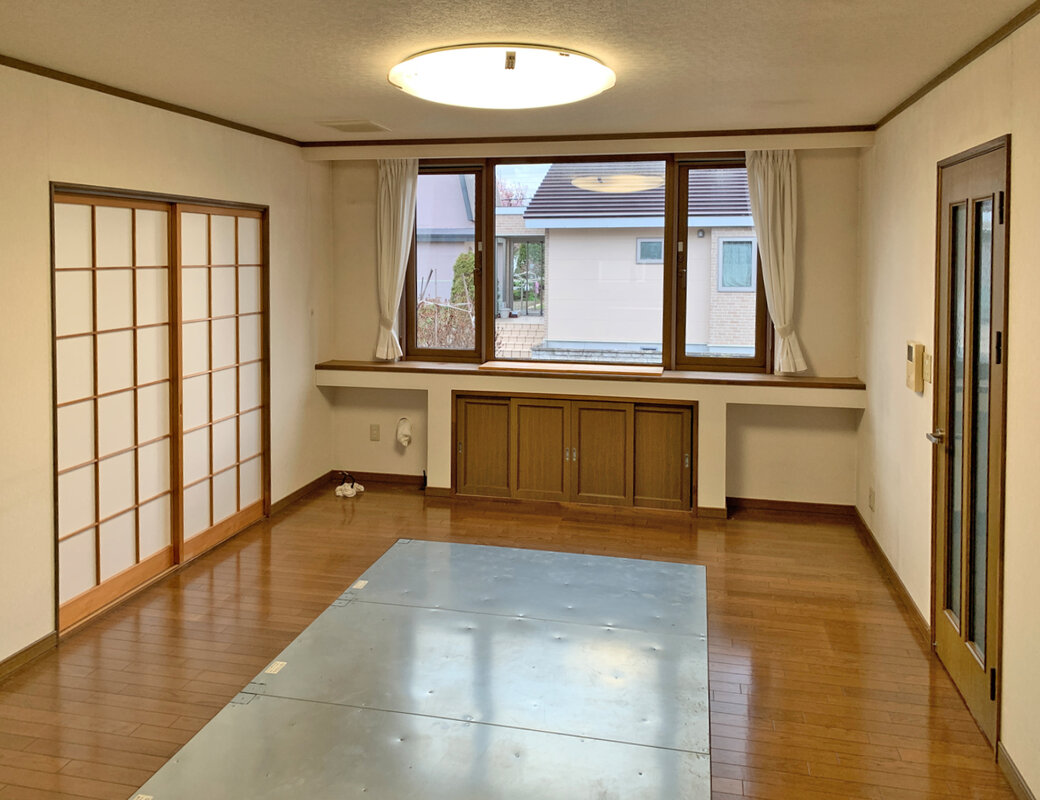 居間　16帖