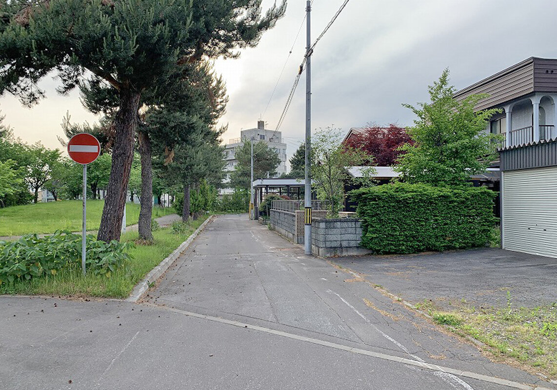 前面道路幅員：36.00ｍ（南西側）