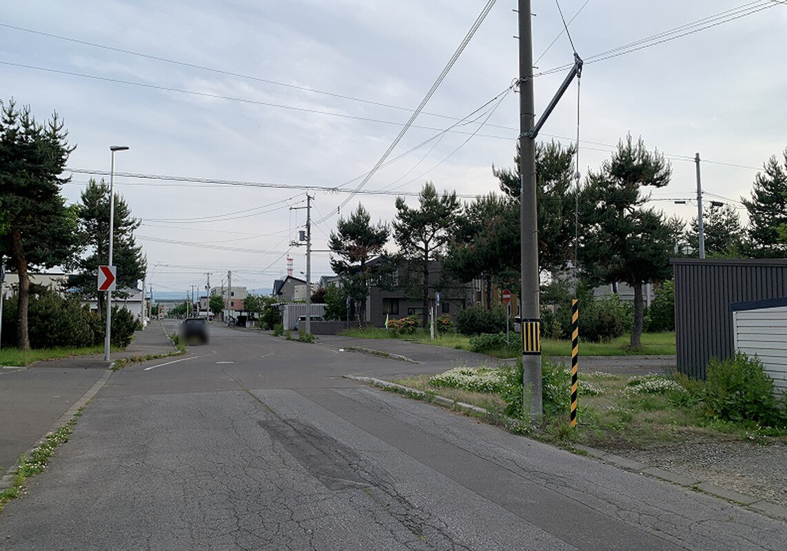 前面道路幅員：8.00ｍ（南東側）