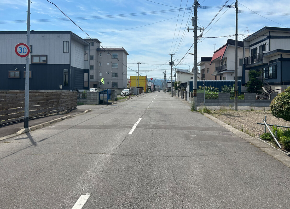前面道路幅員：11.00ｍ～11.01ｍ