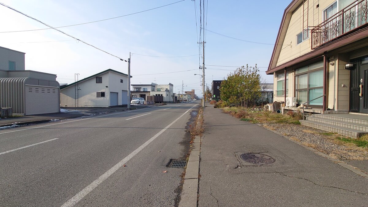 前面道路幅員：15.352ｍ（市道）