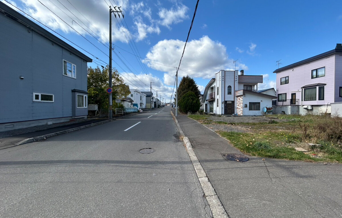 前面道路幅員11.00ｍ（南側）