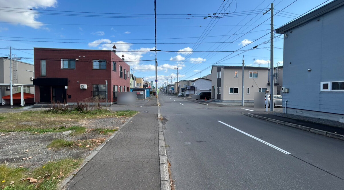 前面道路幅員11.00ｍ（南側）