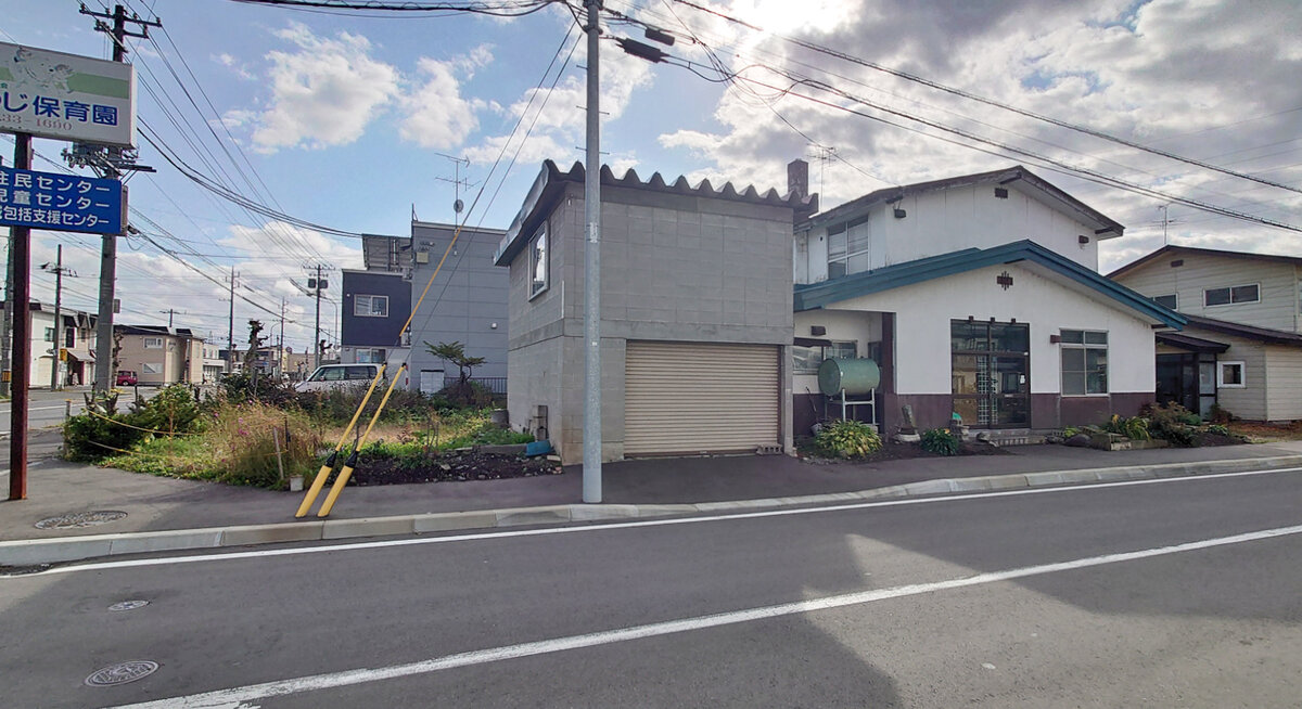 前面道路幅員:10.90ｍ～10.92ｍ（市道）