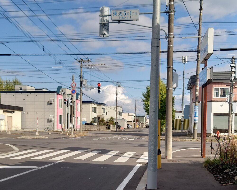 前面道路幅員:10.90ｍ～10.92ｍ（市道）