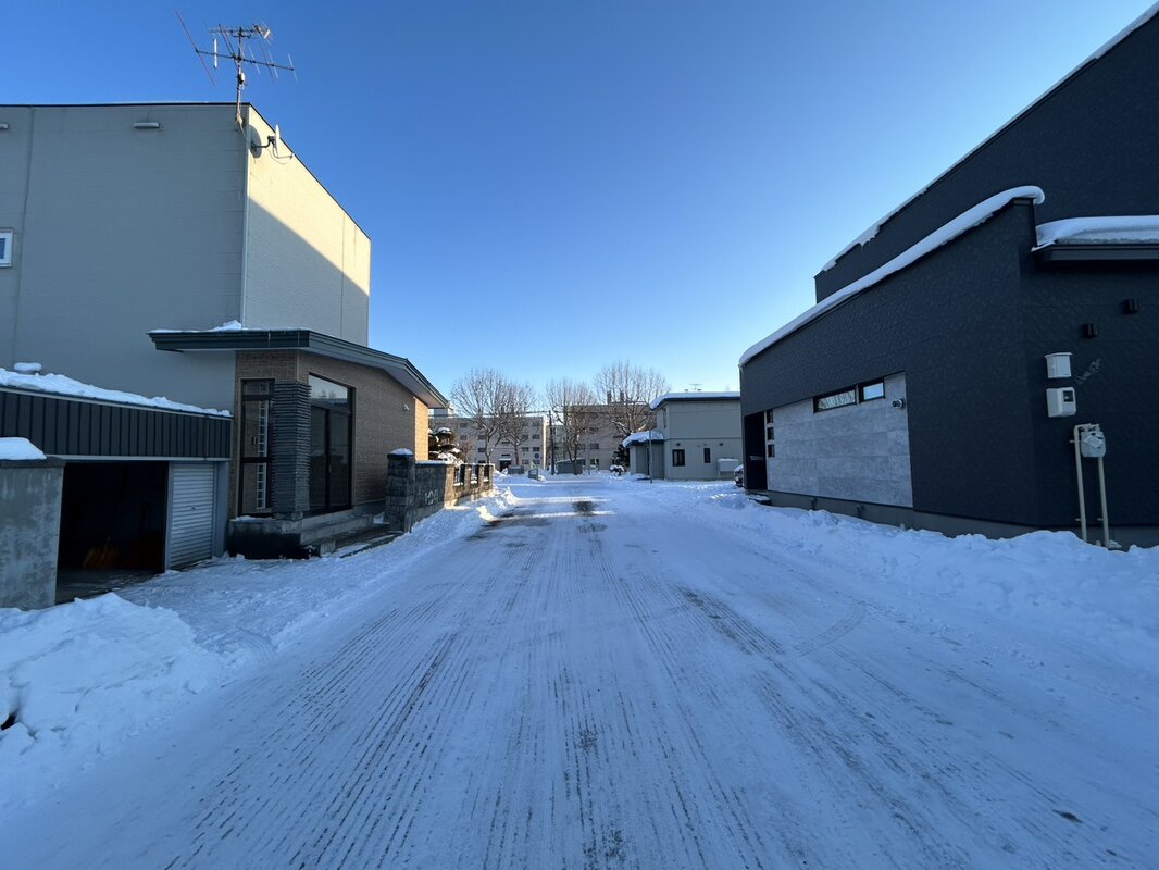 南西側幅員：8.00ｍ