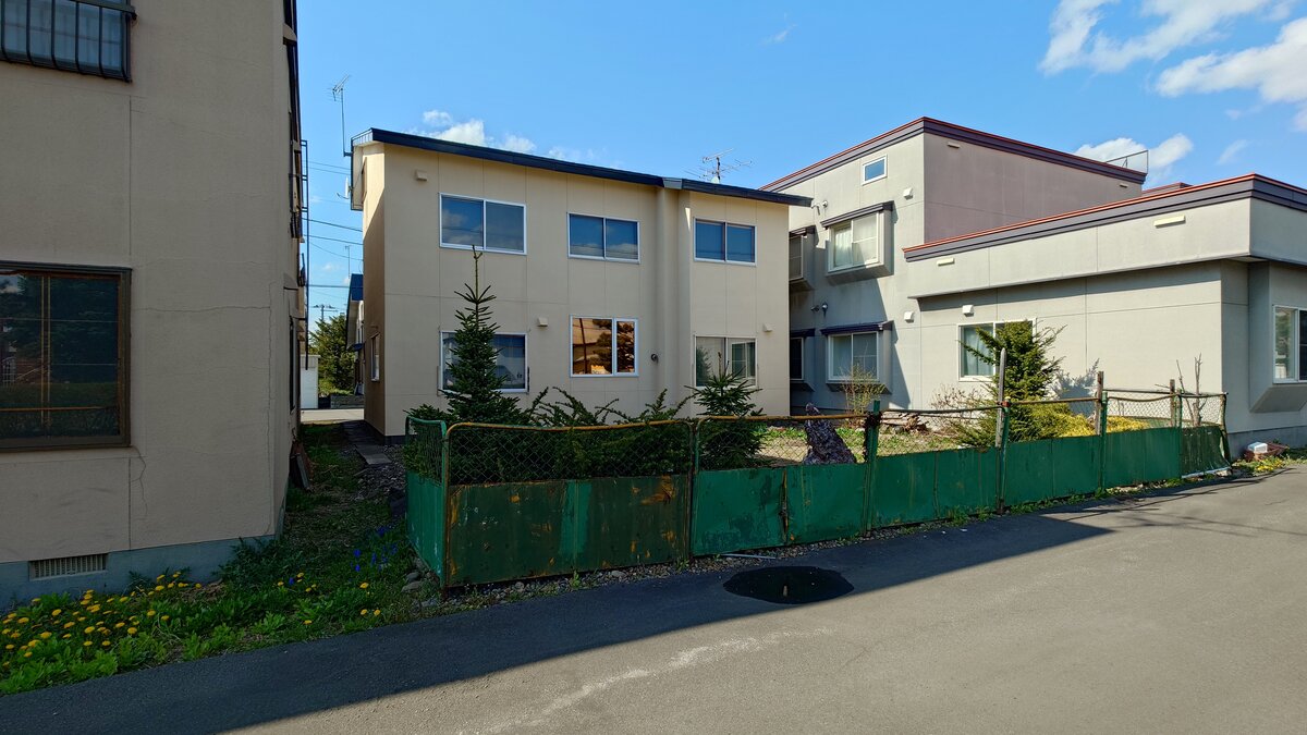 南東側　※1番線通り