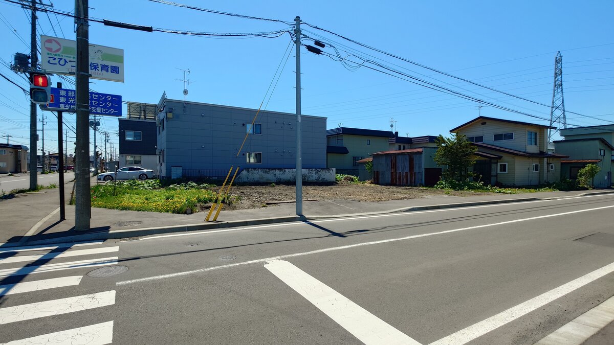 前面道路幅員:10.90ｍ～10.92ｍ（市道）