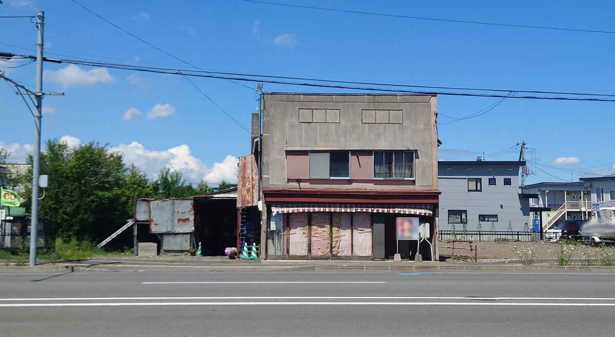 南東向き、間口：18.16ｍ