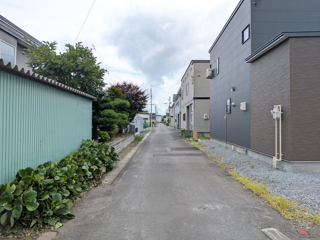 前面道路幅員　4.00ｍ（南西）