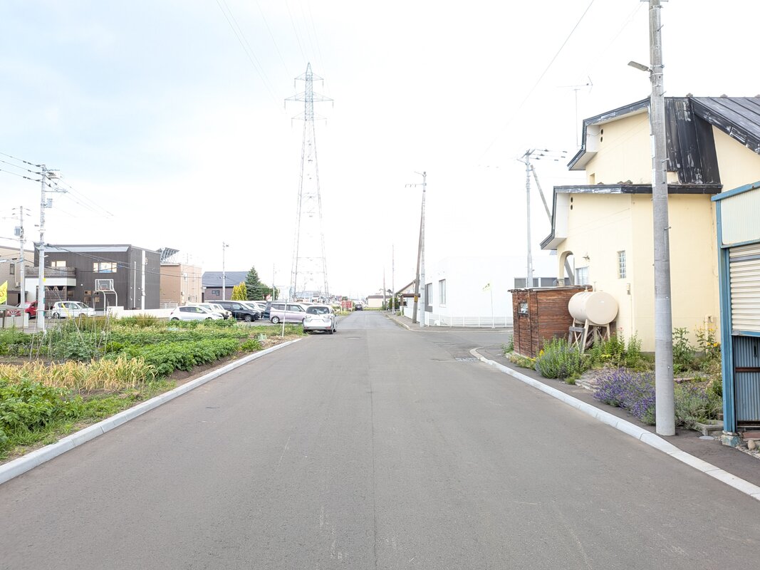 南東側　幅員8.08ｍ～8.09ｍ