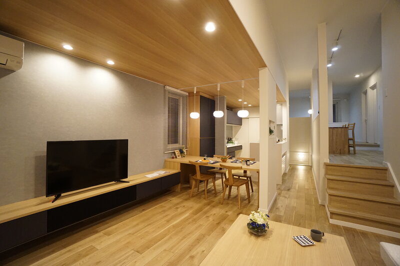 【コンセプト住宅】生活の中心となるリビングを中二階に設置。新発想住宅 『 中二階リビングの家』【Studio i】