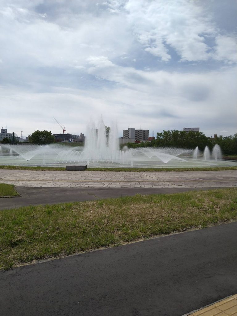 旭川市立病院前の噴水。とてもきれいでした。