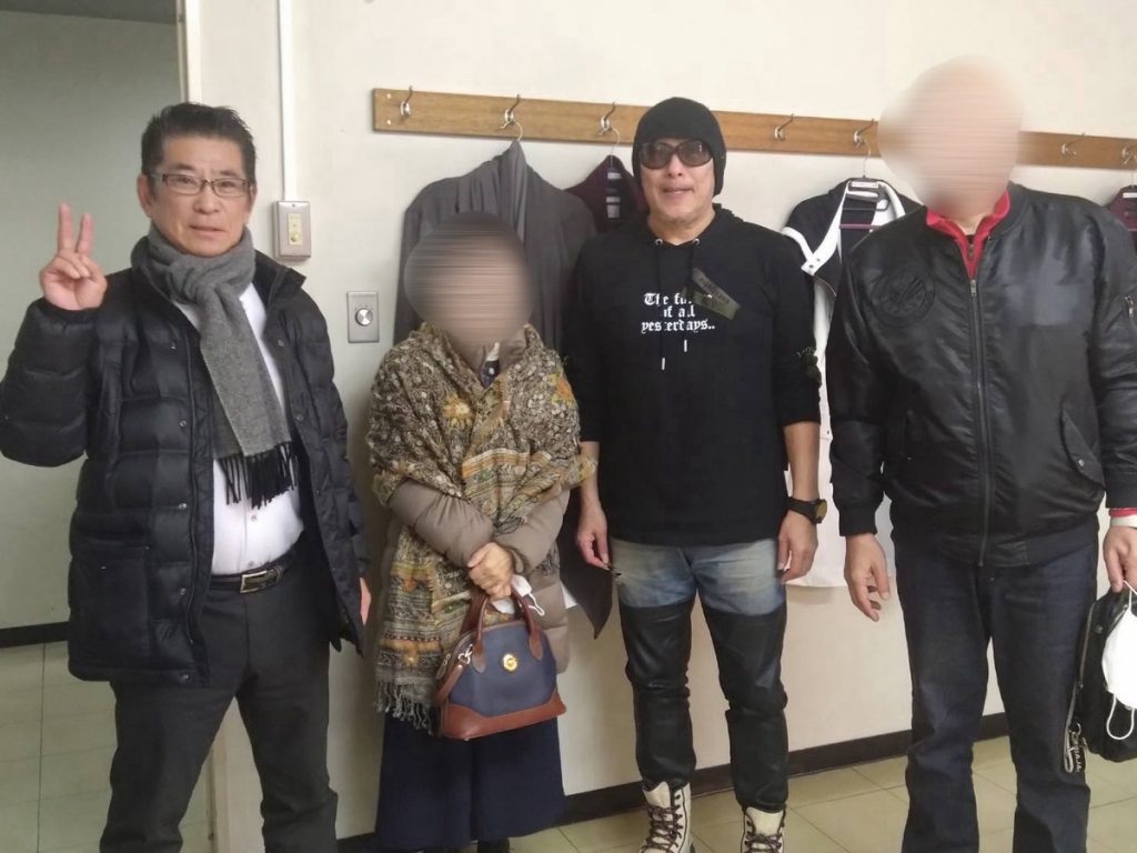 いつも仲間5、6人で行くのですが、今回はみなさんの都合が合わず同級生3人だけとなってしまいました。 ちょっと寂しかったですが、いつもの楽屋での記念撮影。